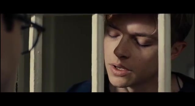 GIOVANI_RIBELLI_-_KILL_YOUR_DARLINGS_-_Clip_-Carcere-_-_YouTube_53.jpg