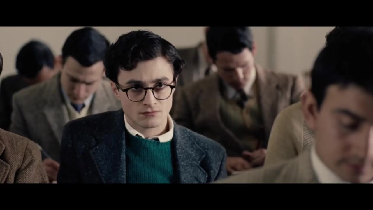 GIOVANI_RIBELLI_-_KILL_YOUR_DARLINGS_-_Clip_-La_prima_lezione-_-_YouTube_16.jpg
