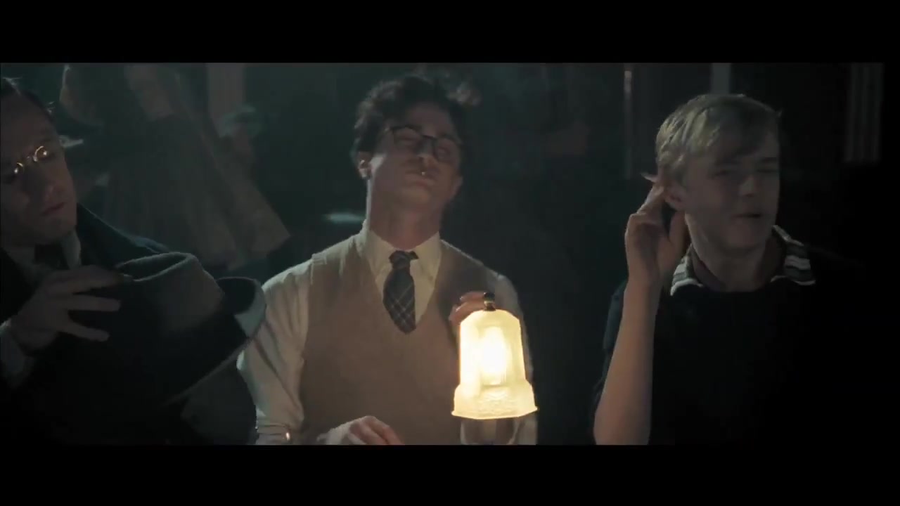 Giovani_ribelli_Kill_Your_Darlings_-_Trailer_Italiano_-_YouTube_033.jpg Giovani_ribelli_Kill_Your_Darlings_-_Trailer_Italiano_-_YouTube_033.jpg